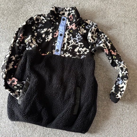 Roxy Girl Teen Size 14/XL Fleece Pullover Quarter Button w/Pockets Black/Floral - Picture 1 of 5